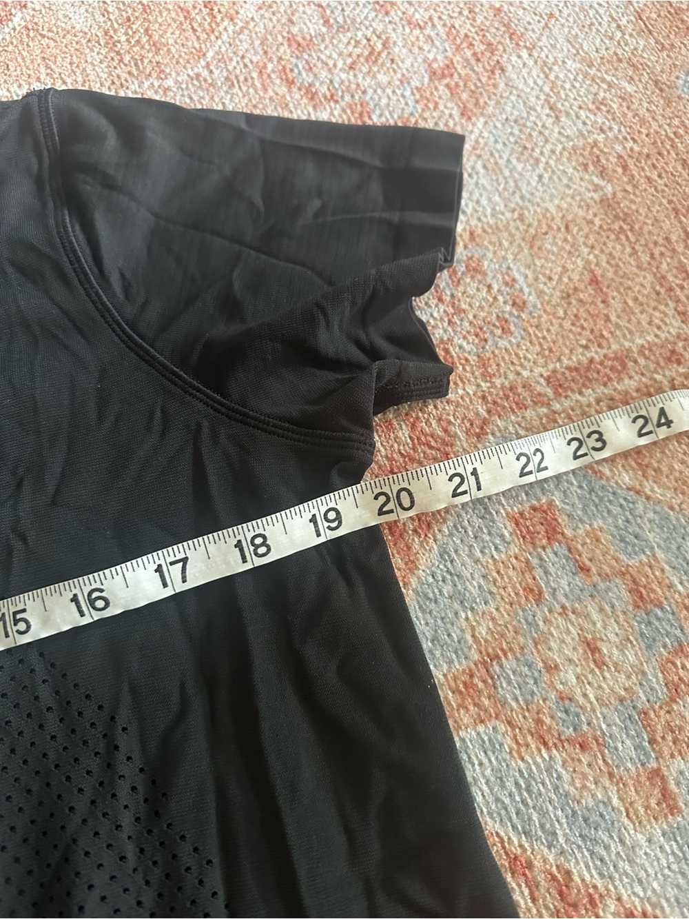 Lululemon Breeze By Short Sleeve *Squad
Black W3AWPS size 8 - Picture 5 of 6